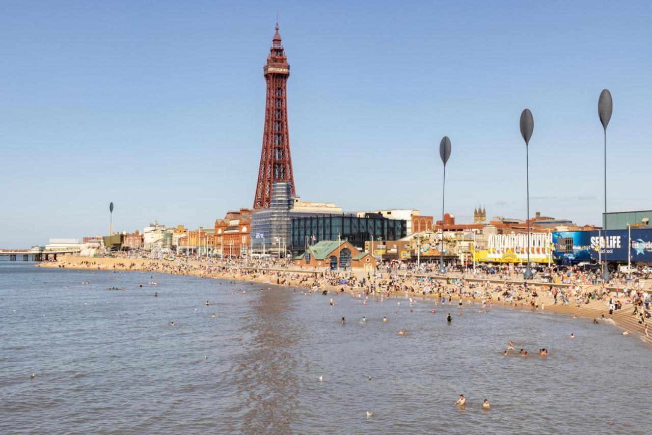 The Caledonian Tower Hotel Blackpool Bagian luar foto